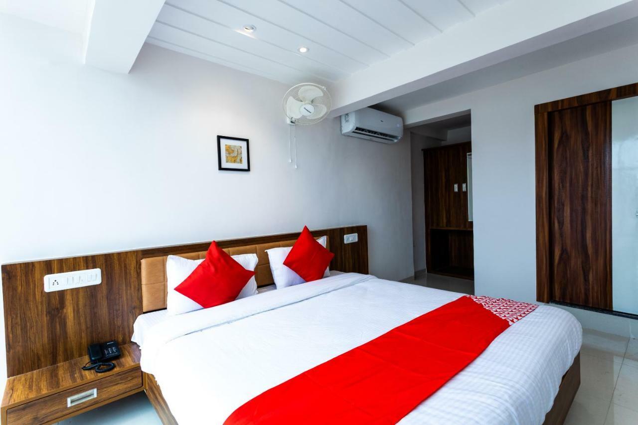 Oyo 29585 The Cliff Hotell Indore Eksteriør bilde